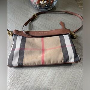 BURBERRY 
House Check Derby Peyton
Crossbody Clutch Bag Tan used